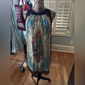 Black and floral crepe silk sleeveless dress, lined, back zip, sheath versatile